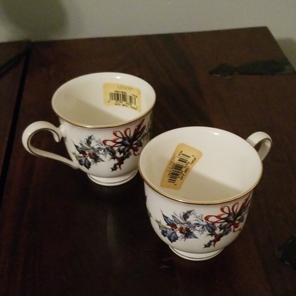 Lenox set of 2 NWT teacups, Winter Greetings china